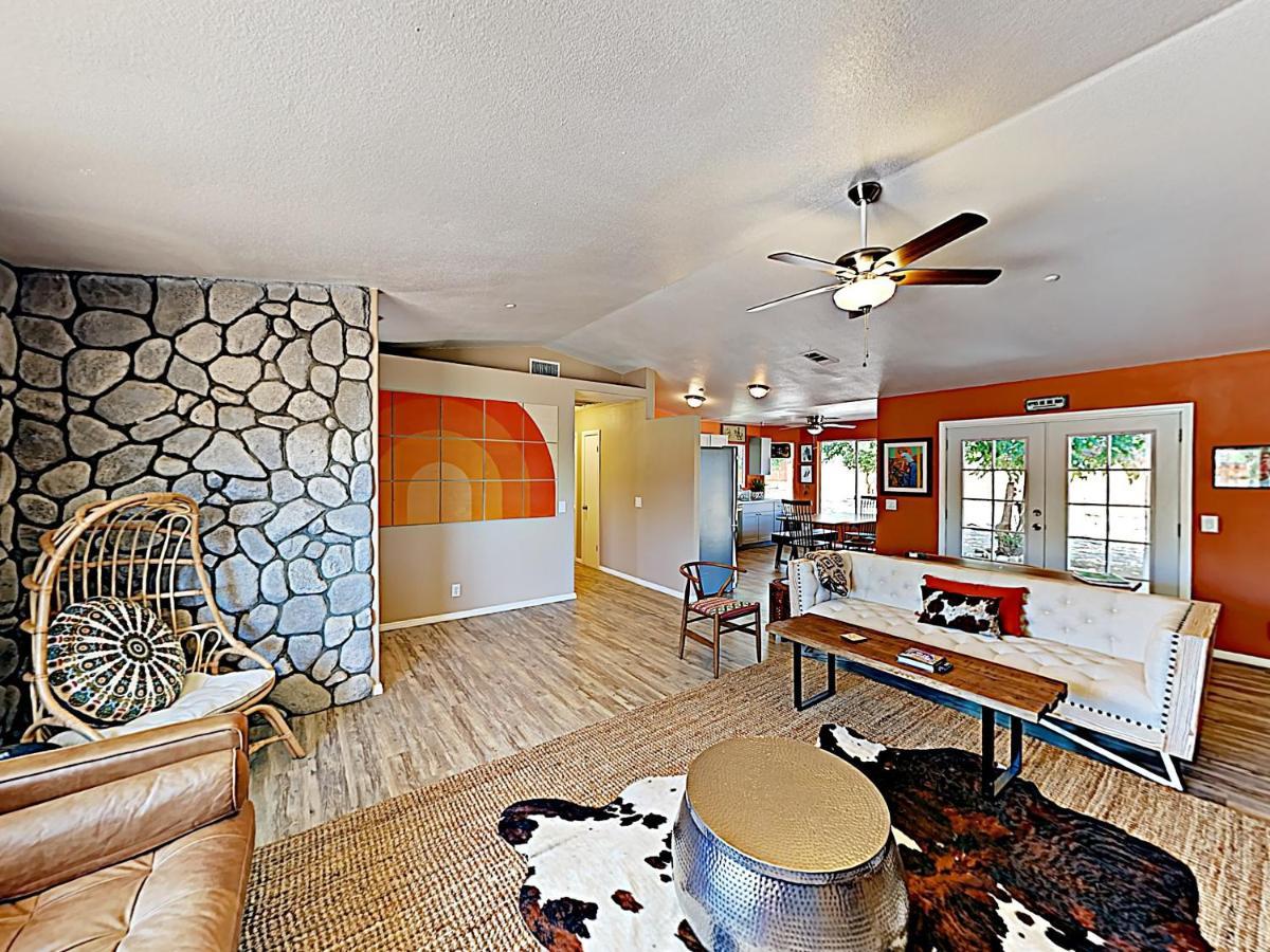 Rawhide Ranch - Walk To Pappy And Harriet'S With Hot Tub! Home Yucca Valley Buitenkant foto