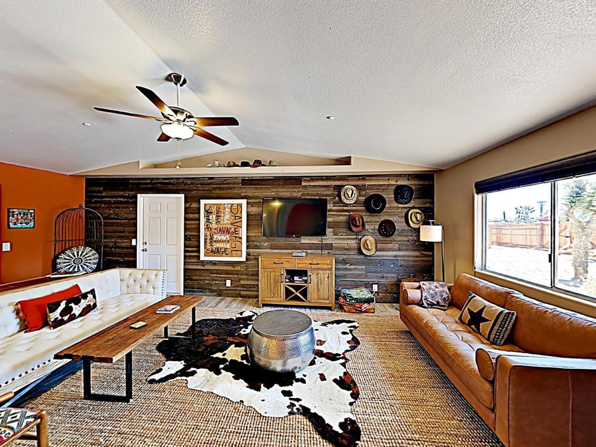 Rawhide Ranch - Walk To Pappy And Harriet'S With Hot Tub! Home Yucca Valley Buitenkant foto