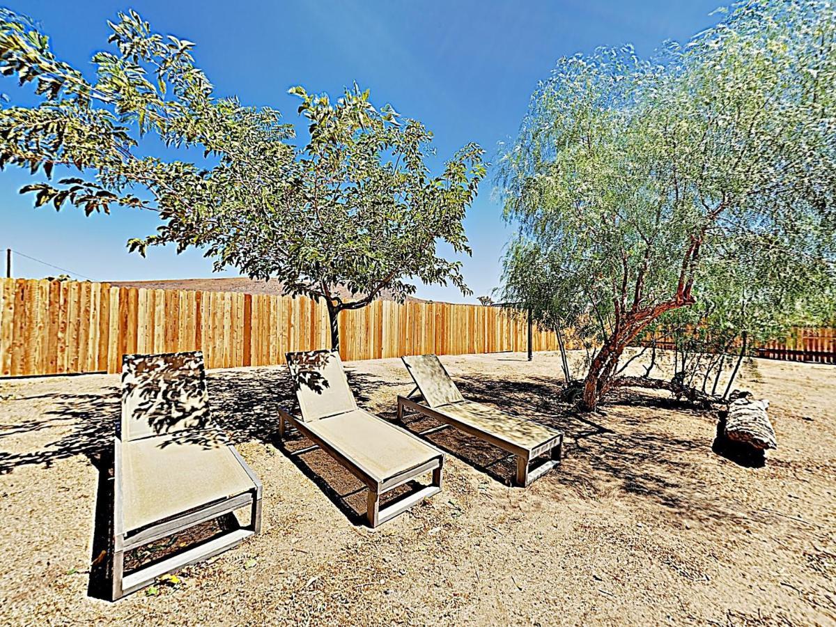 Rawhide Ranch - Walk To Pappy And Harriet'S With Hot Tub! Home Yucca Valley Buitenkant foto