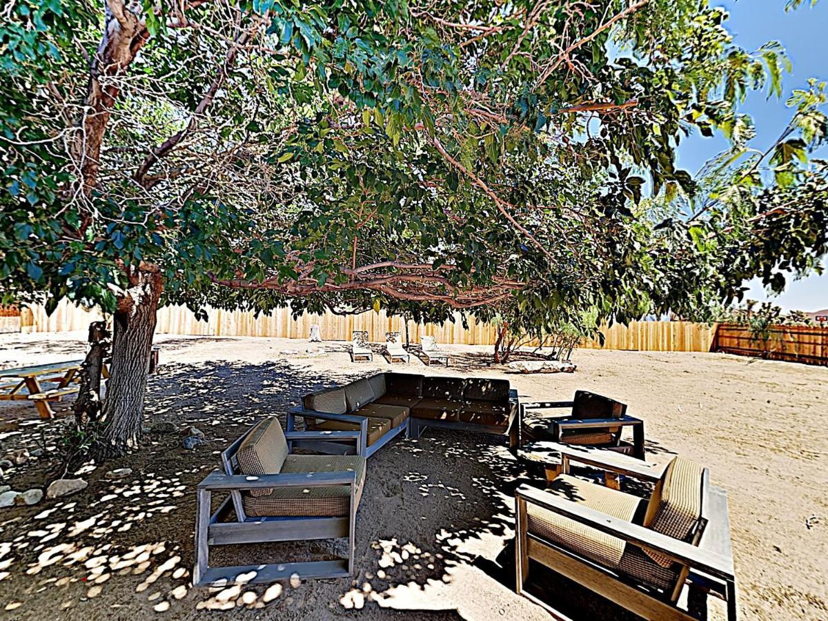 Rawhide Ranch - Walk To Pappy And Harriet'S With Hot Tub! Home Yucca Valley Buitenkant foto