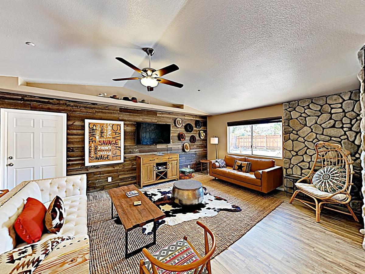 Rawhide Ranch - Walk To Pappy And Harriet'S With Hot Tub! Home Yucca Valley Buitenkant foto
